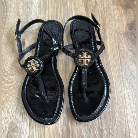 Tory Burch Black Patent Leather Gold Logo Thong Sandals - Size 8 EUC