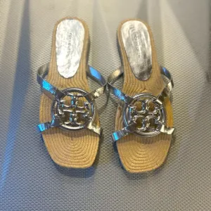 Tory Burch BRAND NEW Silver Patent Espadrille Sandals with Iconic Medallion