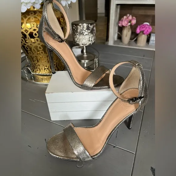 Tory Burch Elegant Metallic Heels Size 7.5