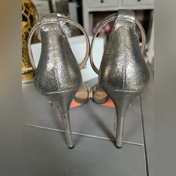 Tory Burch Elegant Metallic Heels Size 7.5