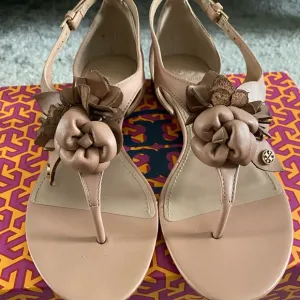 Tory Burch leather nude sandals sz.7,5