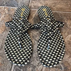 Tory Burch Miller Triangle Geometric Flip Flop Slip On Sandals- Black/Cream 7.5