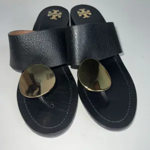 Tory Burch Patos Disc Black Leather Thong Sandals size 7M