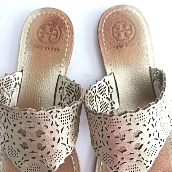Tory Burch Roselle Gold Leather Laser Cut Logo Thong Slide Sandal w Dustbag Sz 6