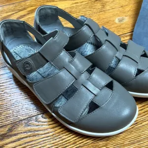 Traq by Algeria Dove gray walking sandals.  Leather uppers, Size 38 (US 8.5).