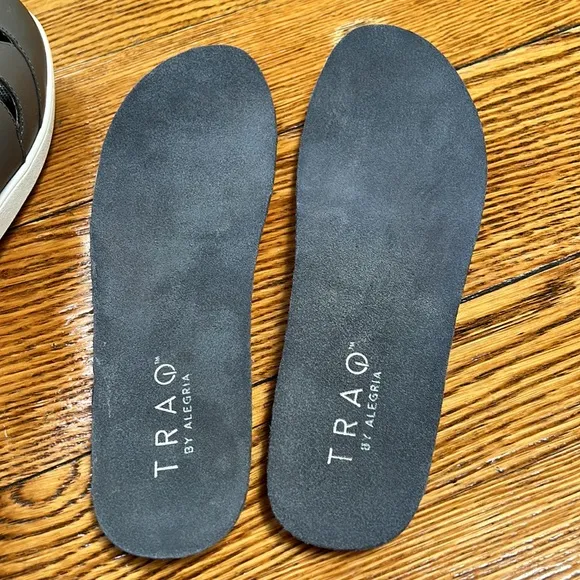 Traq by Algeria Dove gray walking sandals.  Leather uppers, Size 38 (US 8.5).
