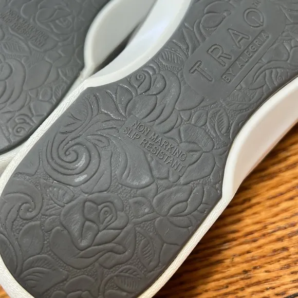 Traq by Algeria Dove gray walking sandals.  Leather uppers, Size 38 (US 8.5).
