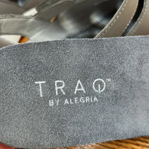 Traq by Algeria Dove gray walking sandals.  Leather uppers, Size 38 (US 8.5).