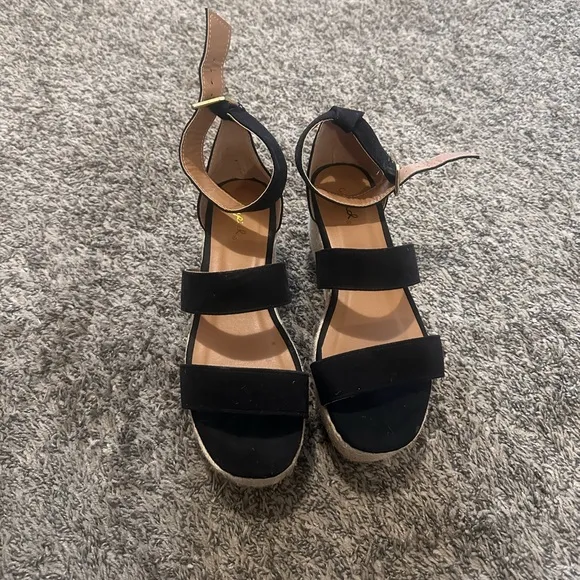 TRENDY ESPADRILLE PLATFORM SANDAL Size 7 Black
