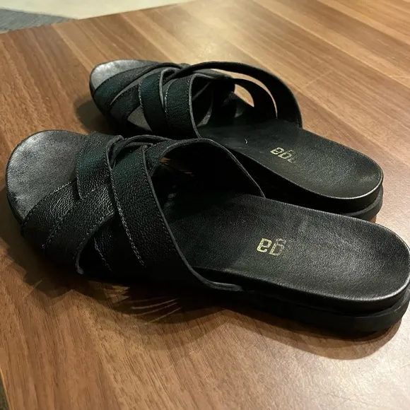 Tsonga leather slip on sandals South African flats black size 39 / US size 7.5