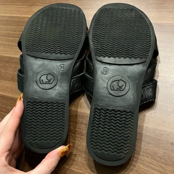 Tsonga leather slip on sandals South African flats black size 39 / US size 7.5