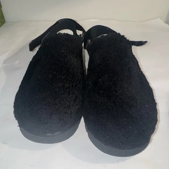 Ugg Black Fuzzy Slip-On Sandal slippers women’s size 8