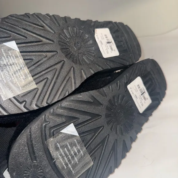Ugg Black Fuzzy Slip-On Sandal slippers women’s size 8