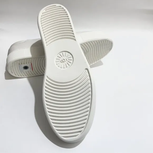 UGG Chayze WHITE LEATHER SLIP-ON FASHION SNEAKER COMFORTABLE FLAT SHOES LOAFERS