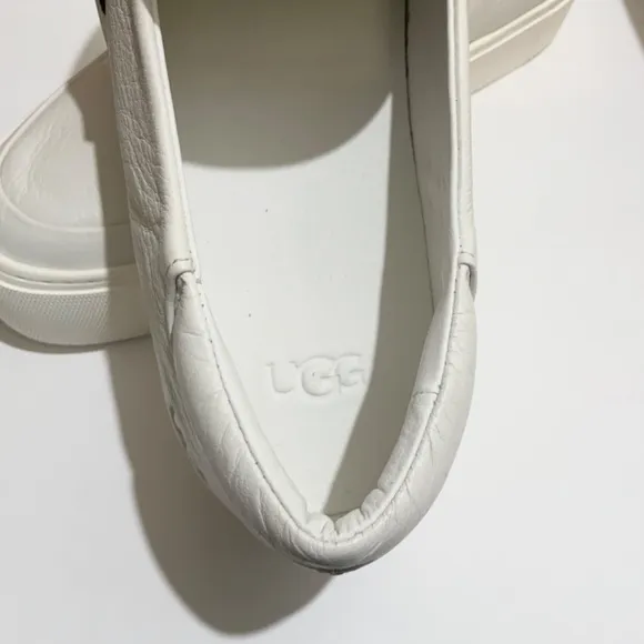 UGG Chayze WHITE LEATHER SLIP-ON FASHION SNEAKER COMFORTABLE FLAT SHOES LOAFERS