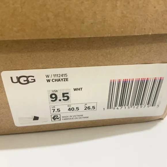 UGG Chayze WHITE LEATHER SLIP-ON FASHION SNEAKER COMFORTABLE FLAT SHOES LOAFERS