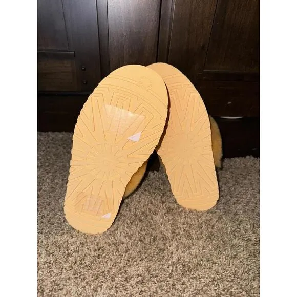 UGG FUNKETTE KIDS SLIDE SANDAL PAPAYA ORANGE SUEDE WOOL YOUTH US 4- WOMEN US 5.5