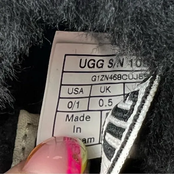 UGG Infant Fluff Yeah Furry Fuzzy Sandals 0/1 XS 0-6 months Black $55 Baby Sized