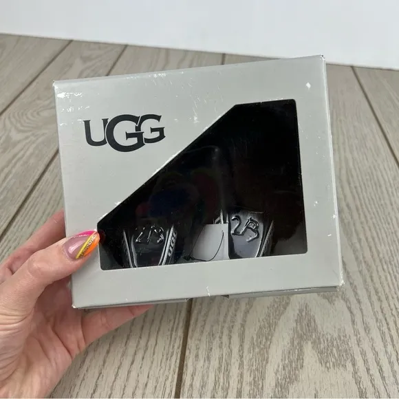 UGG Infant Fluff Yeah Furry Fuzzy Sandals 02/03 S 6-12 months Black $55