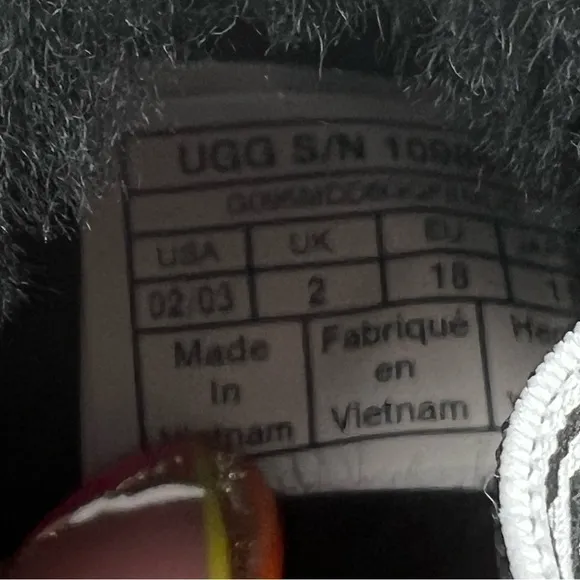 UGG Infant Fluff Yeah Furry Fuzzy Sandals 02/03 S 6-12 months Black $55