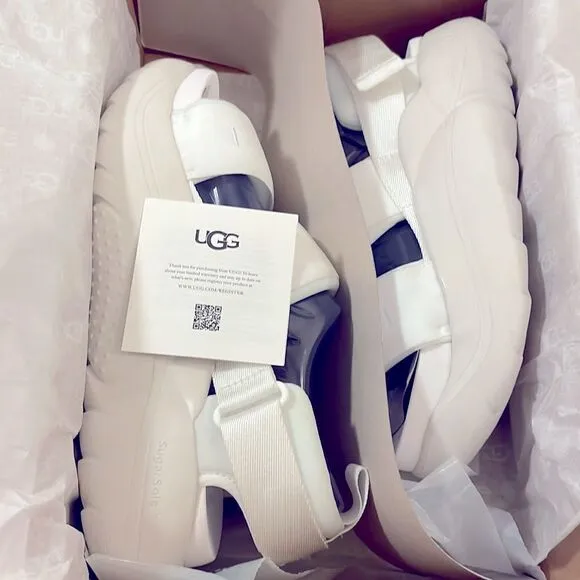 UGG LA CLOUD SPORTS SANDALS.  NEW IN BOX
