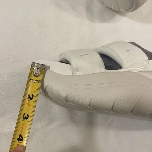 UGG LA CLOUD SPORTS SANDALS.  NEW IN BOX