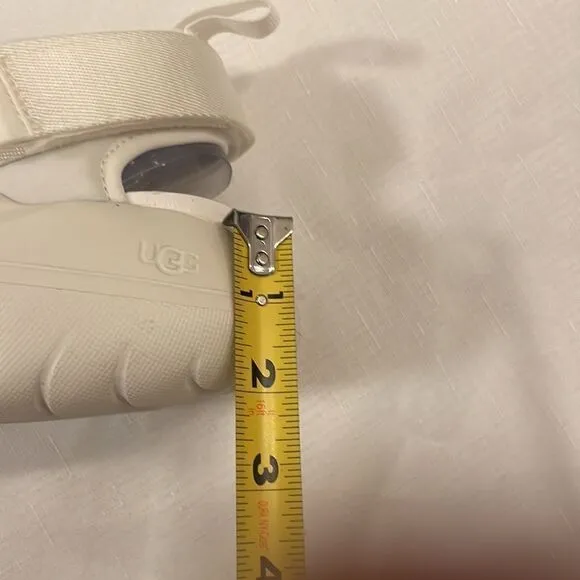 UGG LA CLOUD SPORTS SANDALS.  NEW IN BOX