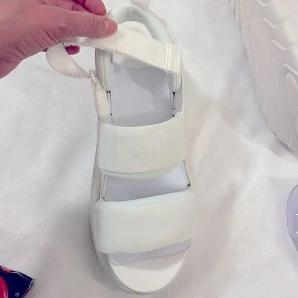 UGG LA CLOUD SPORTS SANDALS.  NEW IN BOX