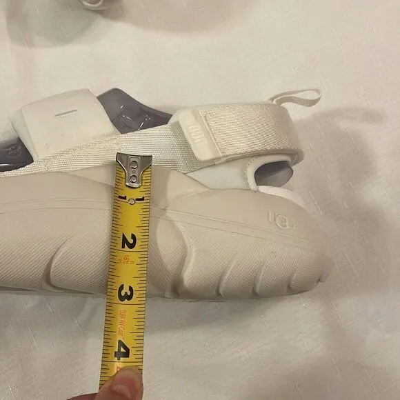 UGG LA CLOUD SPORTS SANDALS.  NEW IN BOX