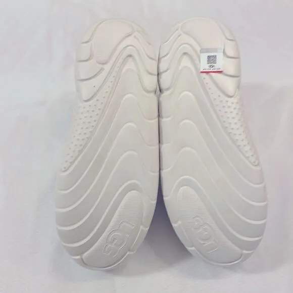 UGG LA CLOUD SPORTS SANDALS.  NEW IN BOX