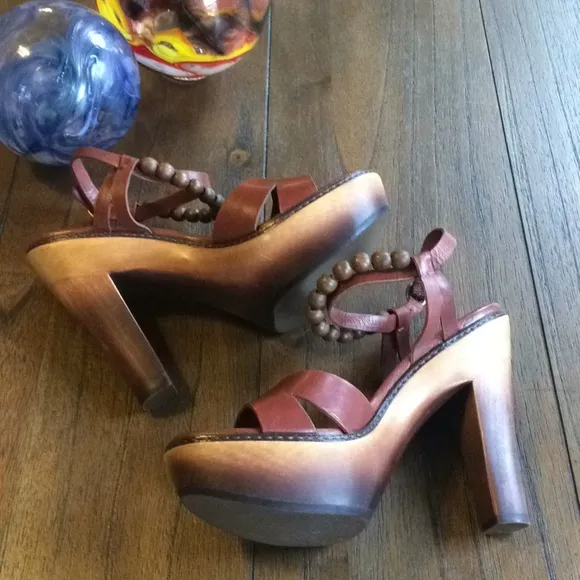 UGG ‘Naima’ Platform Sandals