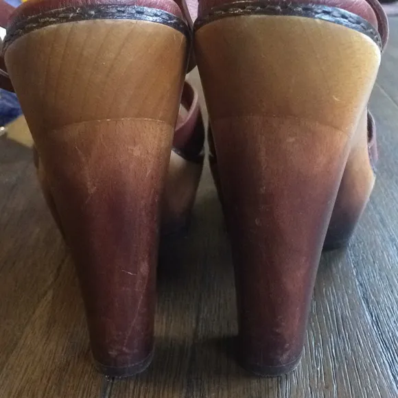 UGG ‘Naima’ Platform Sandals