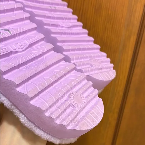 Ugg Super Fluff WOMEN'S Purple DISCONTINUED Sandals 7 Instagram cozy chic girly