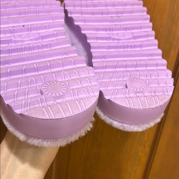 Ugg Super Fluff WOMEN'S Purple DISCONTINUED Sandals 7 Instagram cozy chic girly