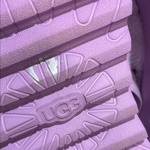 Ugg Super Fluff WOMEN'S Purple DISCONTINUED Sandals 7 Instagram cozy chic girly