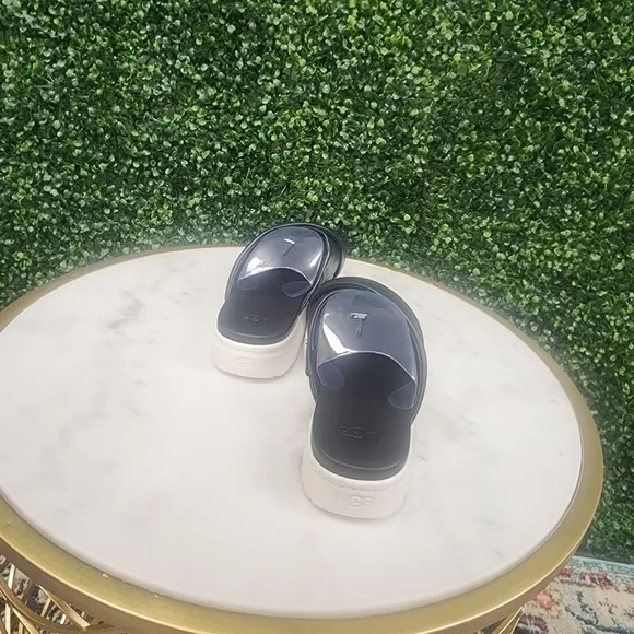 UGG® Women's Zayne Crossband Slide Sandals Black White