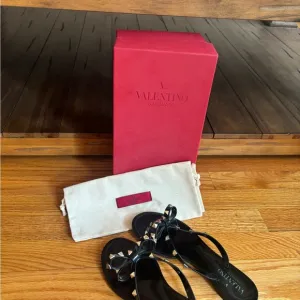 Valentino Garavani Black Sandals