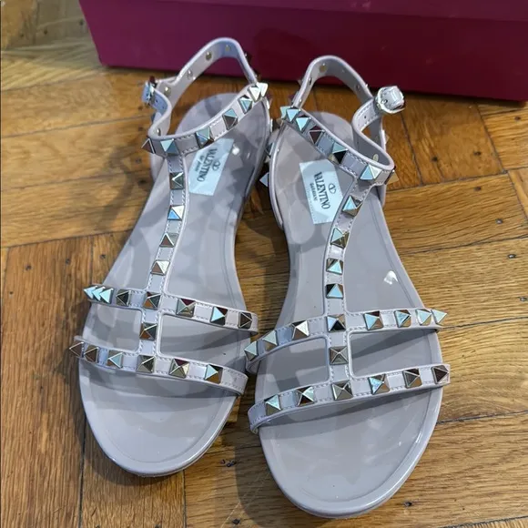 Valentino Garavani ROCKSTUD FLAT RUBBER SANDAL