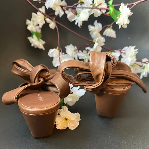 Vince Brown Leather Sandals with Bow Detail