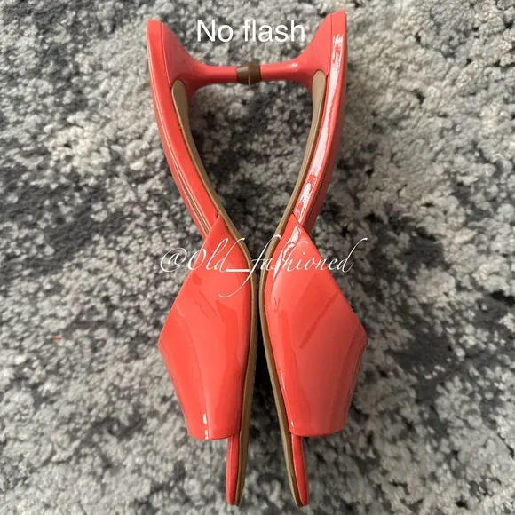 VINCE CAMUTO Leather Sandals
