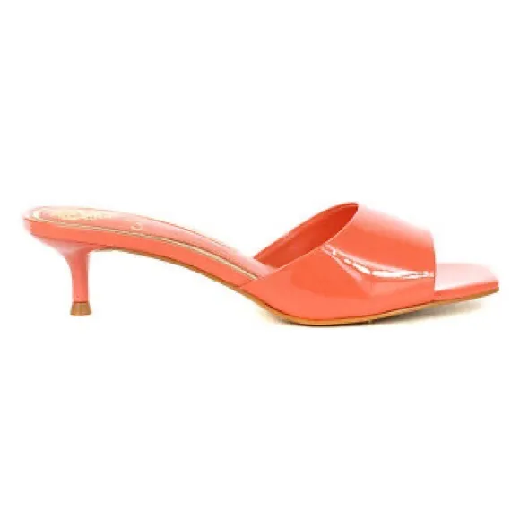 VINCE CAMUTO Leather Sandals