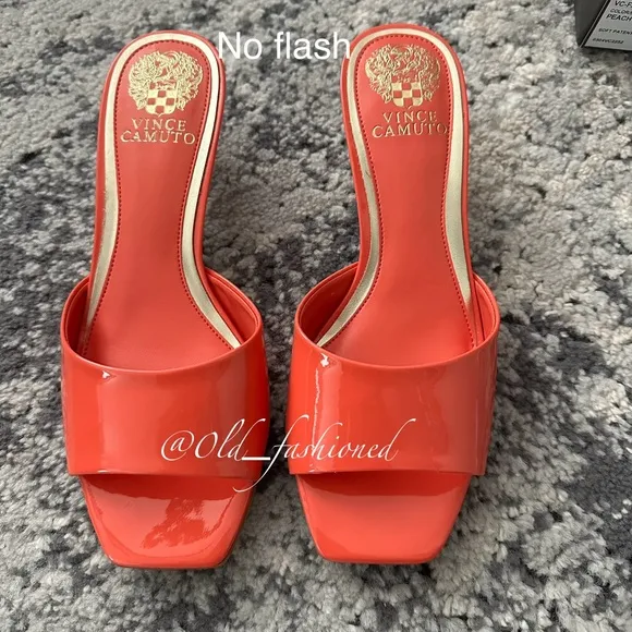 VINCE CAMUTO Leather Sandals