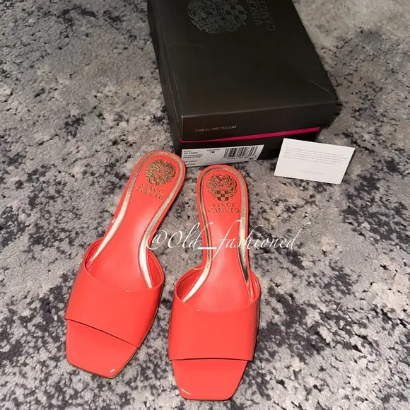 VINCE CAMUTO Leather Sandals