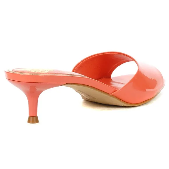 VINCE CAMUTO Leather Sandals