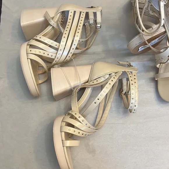 VINCE CAMUTO Nanthie Leather Studded Strappy Platform Sandals In Warm Vanilla