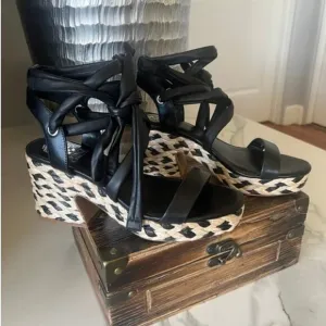 Vince Camuto Roreka Leather Heels in Black