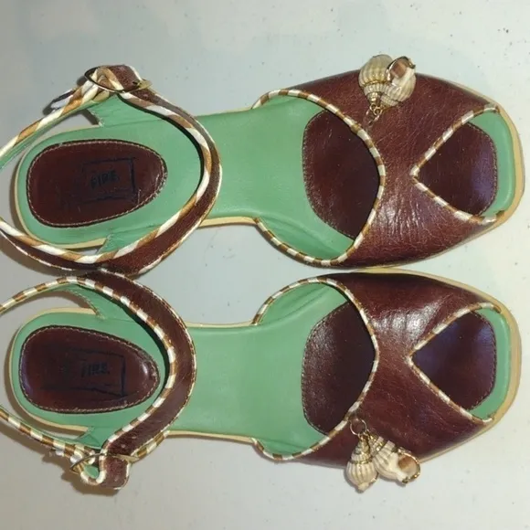 VINTAGE Anthropologie Miss Fire wooden sandals Eiffel Tower Paris seashells