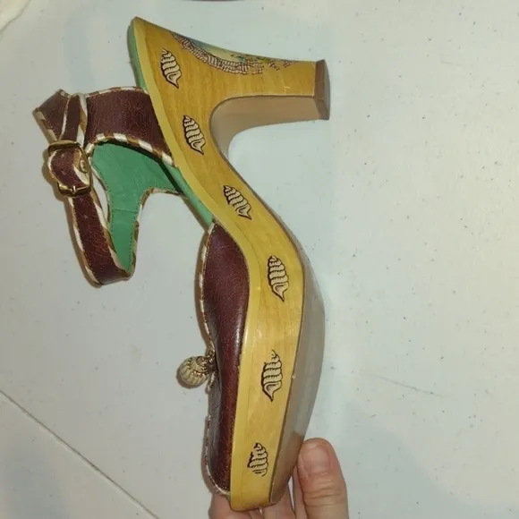 VINTAGE Anthropologie Miss Fire wooden sandals Eiffel Tower Paris seashells