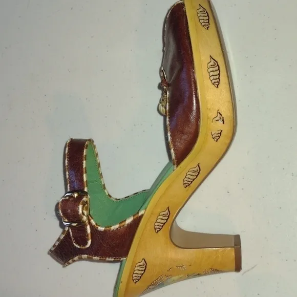 VINTAGE Anthropologie Miss Fire wooden sandals Eiffel Tower Paris seashells