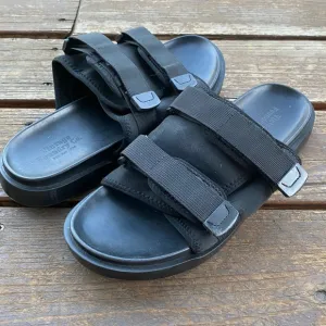 vintage foundary co black strappy slip on sandals